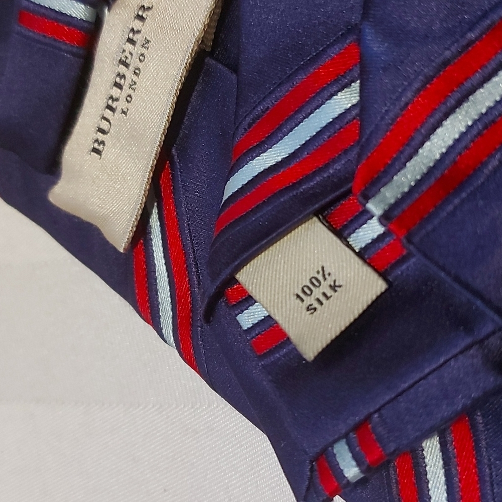 BURBERRY SILK TIE AUTHENTIC! - Picture 4 of 5